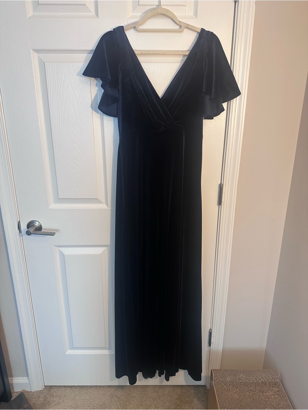 Elegant Women's Black Velvet Maxi Dress with Flutter Sleeves
